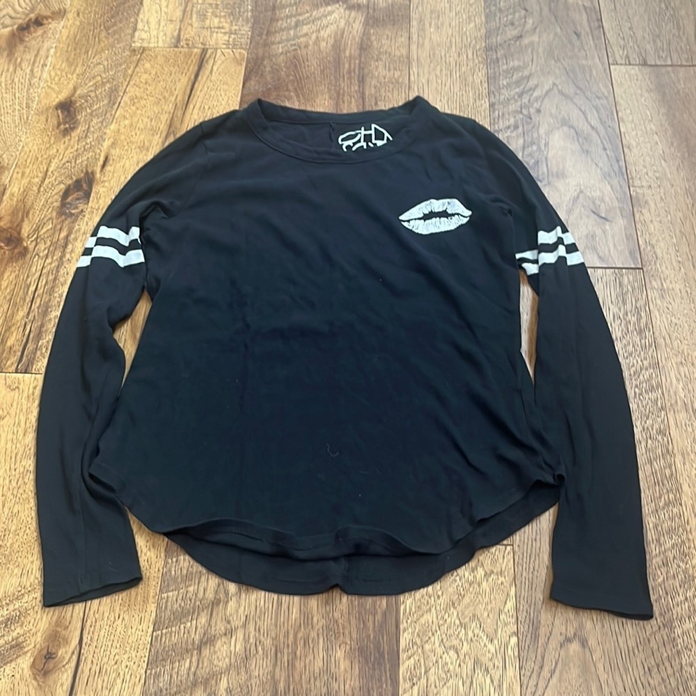 Chaser Woman’s Black Long Sleeve Kiss Tee Size XS